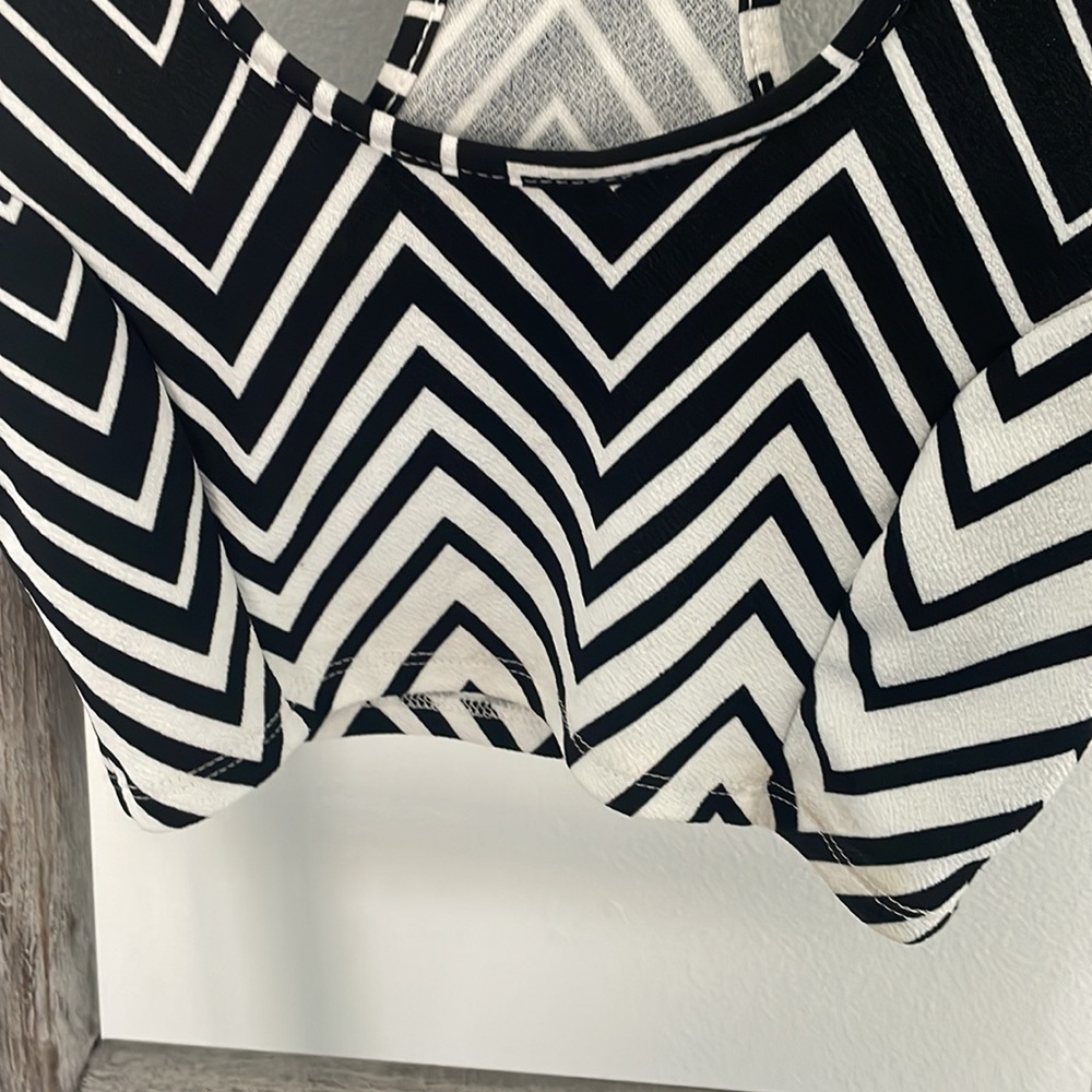 Women Zebra Razorback Small Crop Top - Picture 3 of 6